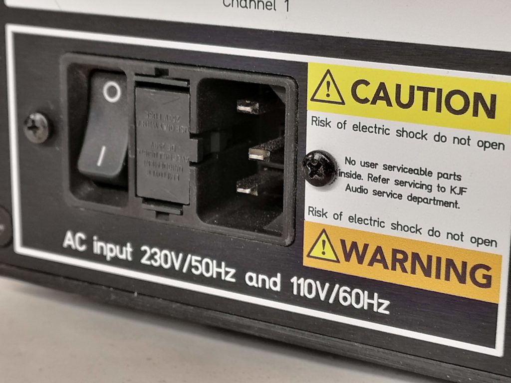 IEC connector inserted into M-01