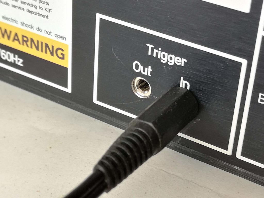 12V trigger cable inserted into MA-01